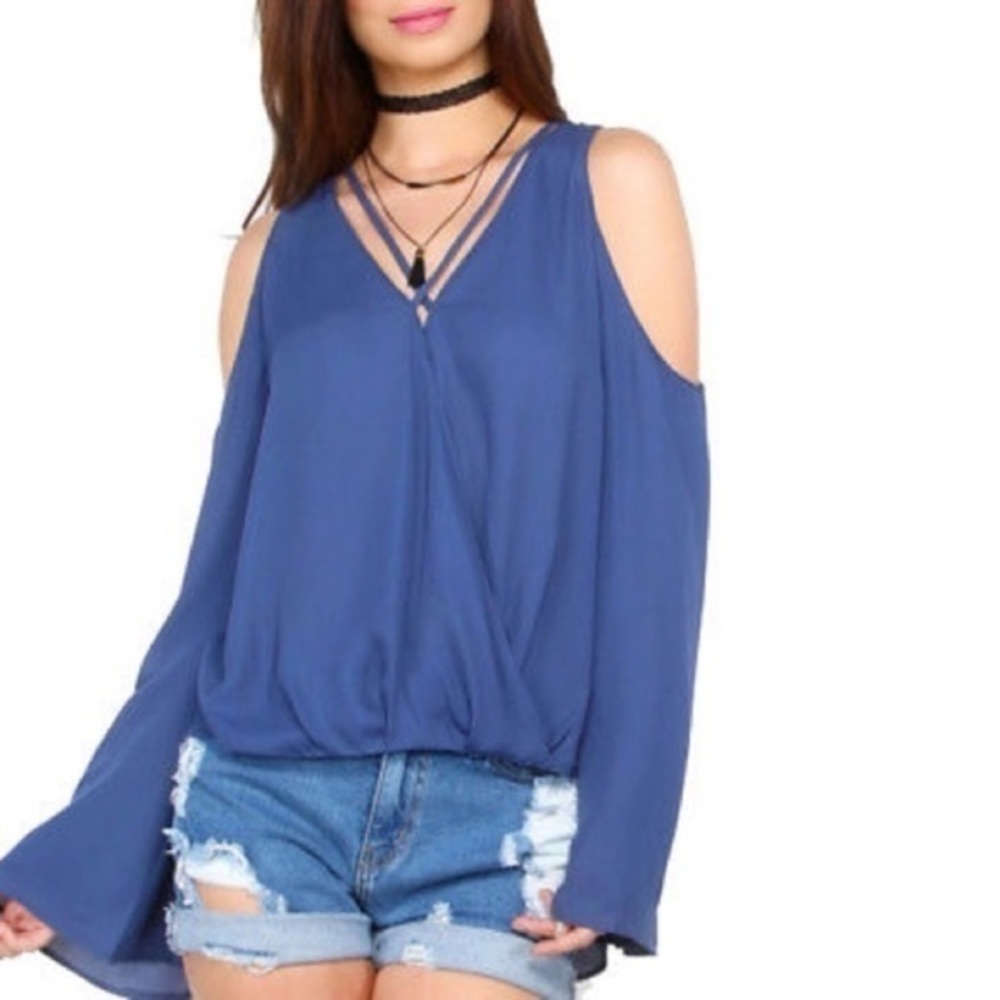 Cold shoulder loose fitted surpliced top